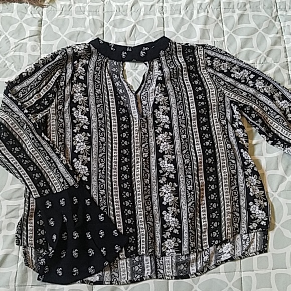 Patterned Top NWOT - Picture 3 of 6